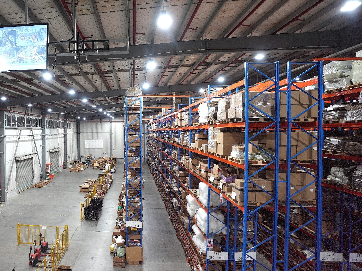 2025年电商云仓行业动态:服装行业智能升级与达维柯物流优化趋势